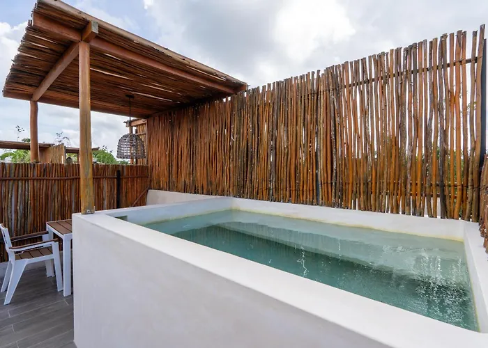 Moonstone - With Private Pool And 24hrs Security & Club Access Pousada *