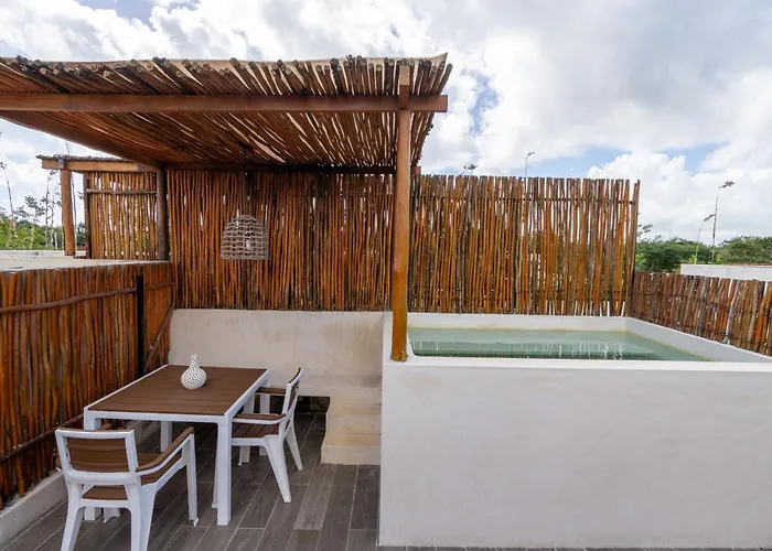 Moonstone - With Private Pool And 24hrs Security & Club Access Pousada