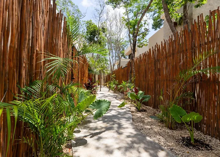 Moonstone - With Private Pool And 24hrs Security & Club Access *