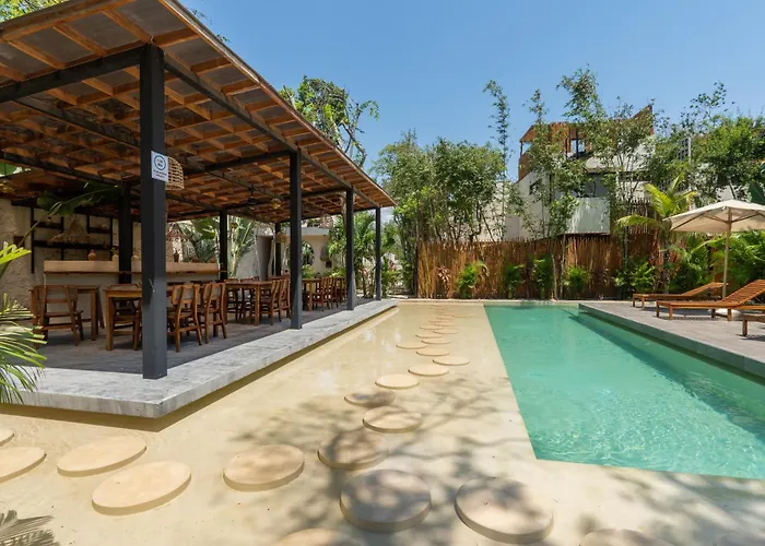 Moonstone - With Private Pool And 24hrs Security & Club Access *