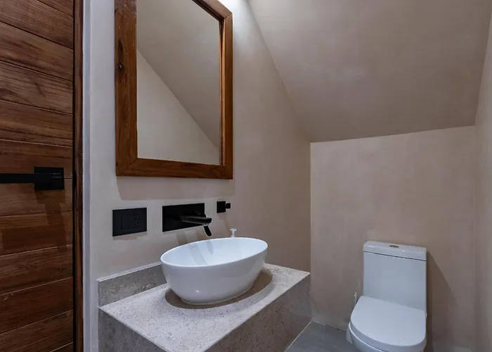 Moonstone - With Private Pool And 24hrs Security & Club Access