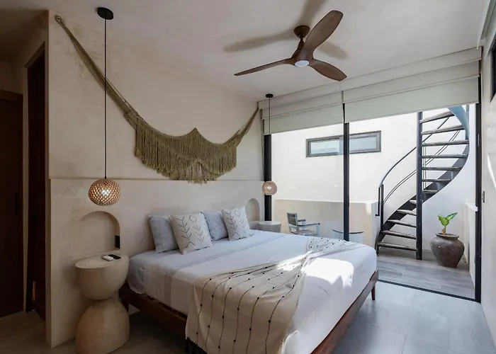 Moonstone - With Private Pool And 24hrs Security & Club Access Pousada