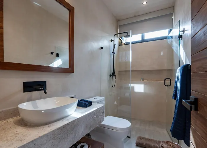 Moonstone - With Private Pool And 24hrs Security & Club Access