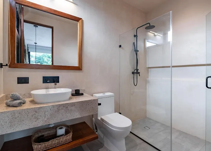 Moonstone - With Private Pool And 24hrs Security & Club Access Pousada *