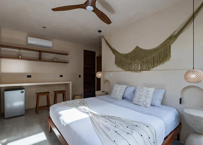 Moonstone - With Private Pool And 24hrs Security & Club Access Pousada *