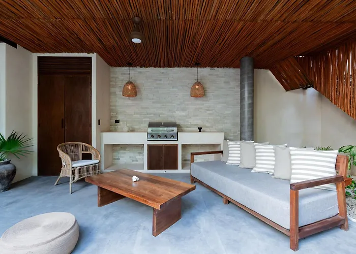 Moonstone - With Private Pool And 24hrs Security & Club Access *